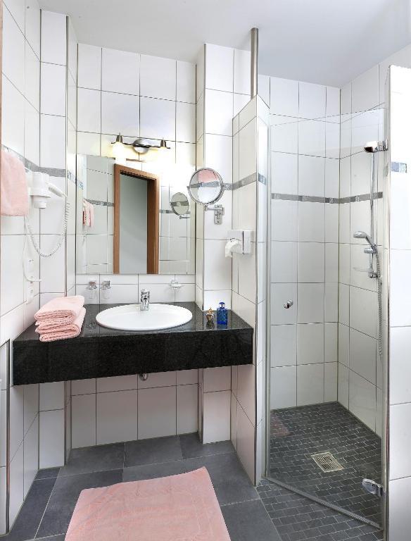 Hotel Pohl Kinheim الغرفة الصورة